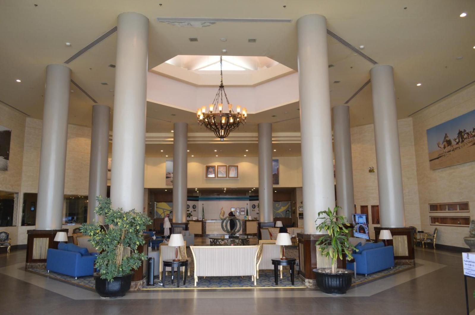 Golden Tulip Hail Exterior photo